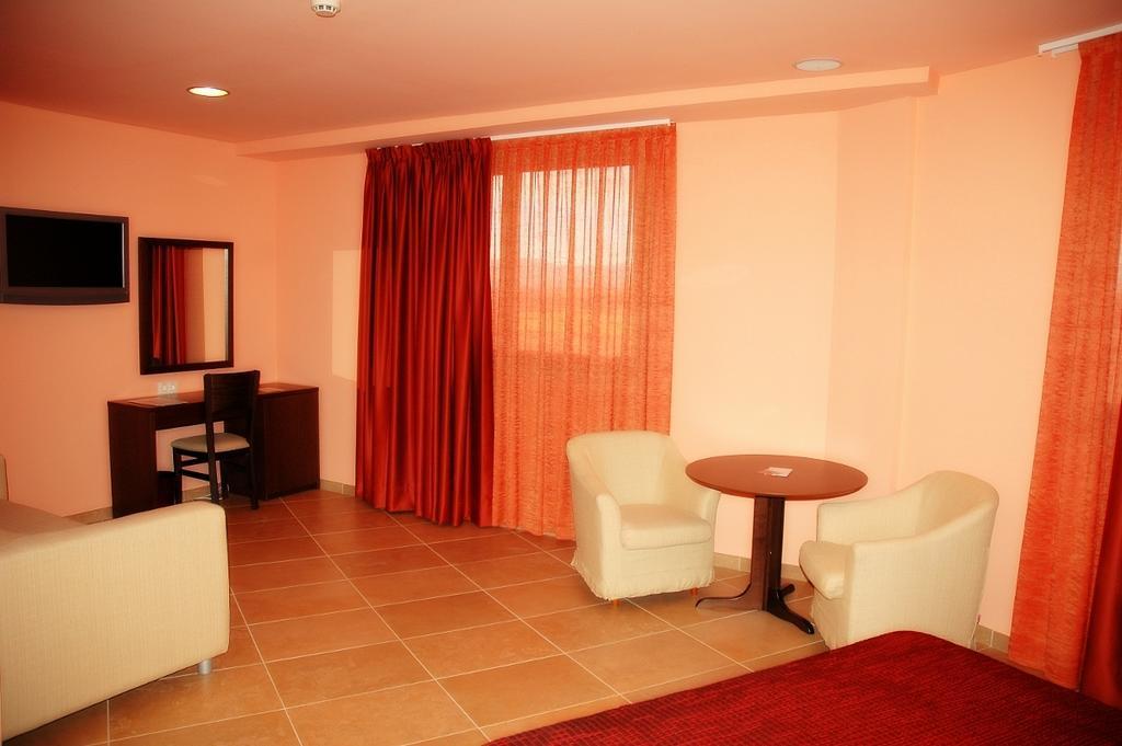Hotel Salat Resort Les Borges Blanques Room photo